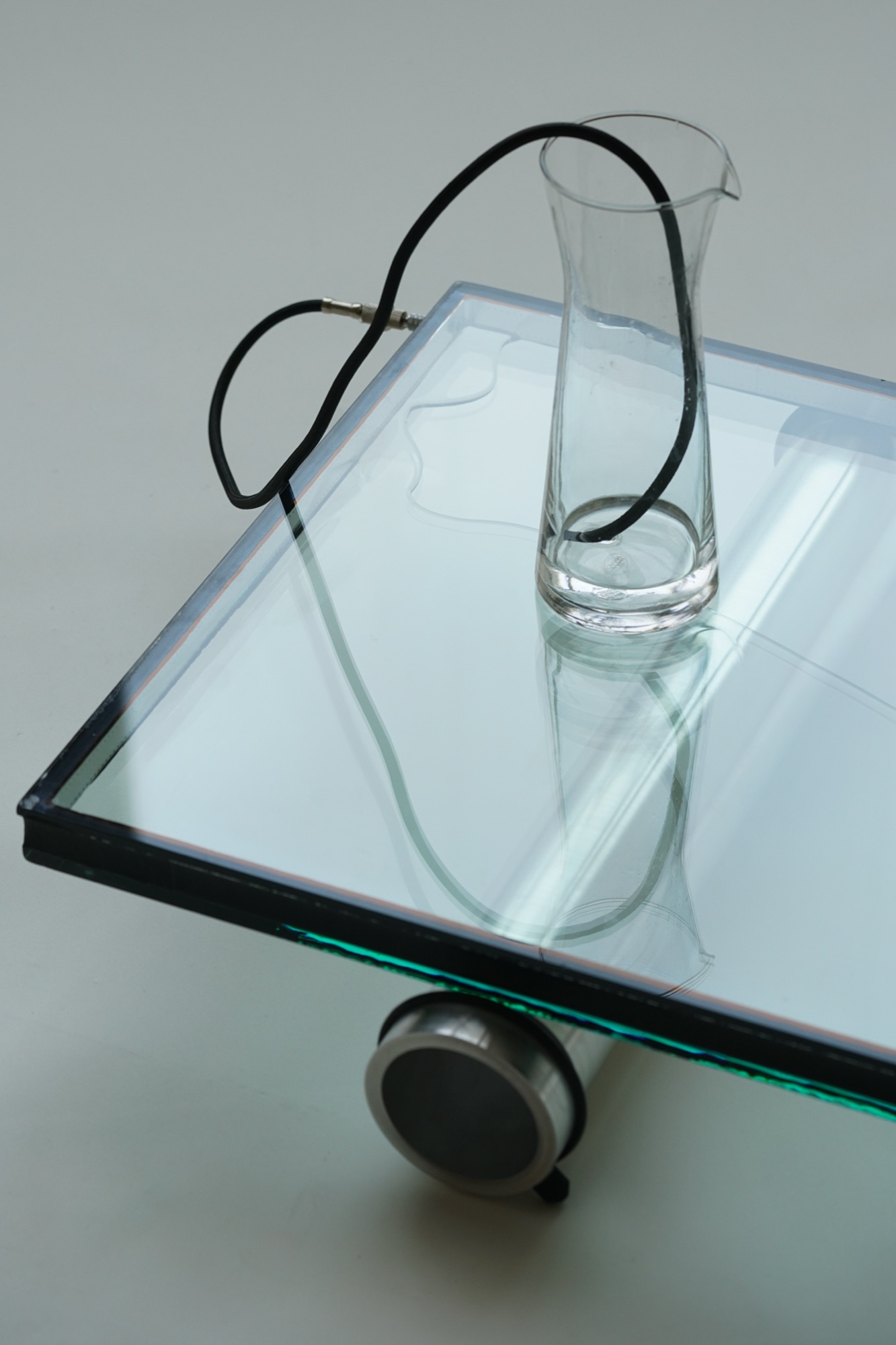 wave chamber — liquid-filled glass pane with shifting color gradients